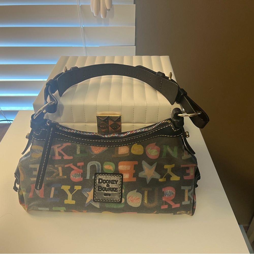 Dooney & Bourke Black Shoulder Bag with Signature Style